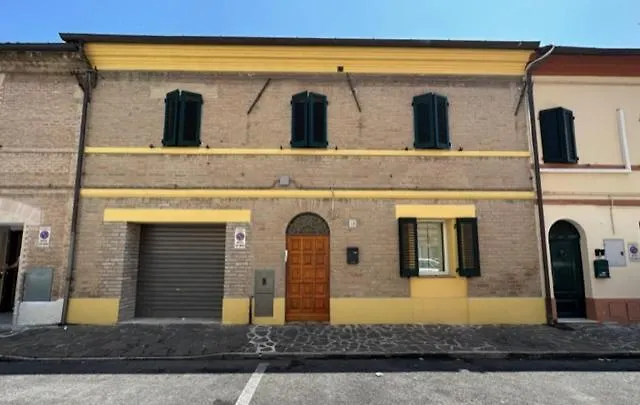 Affittacamere Il Cortile Chiaravalle 0*,